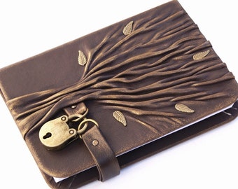 Lederbuch mit Schloss und Schlüssel: Personalisiertes Baum des Lebens-Tagebuch