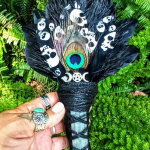 Witch&#39;s Wand, Selenite Wand, Feather Smudge Wand, Feather Wand, Peacock Feather Wand, Energy Wand, Altar Ritual Wand, Banishing wand, Skulls