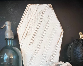 Distressed Shiplap Coffin: Halloween Horror Decor