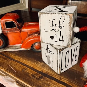 Valentine's Day Wood Blocks: Distressed Farmhouse Decor
