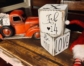 Valentine's Day Wood Blocks: Distressed Farmhouse Decor