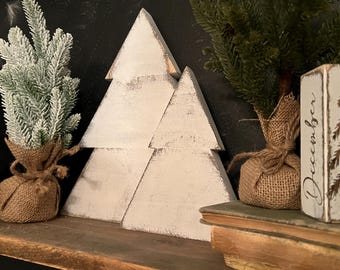 Distressed Wooden Christmas Tree Decor