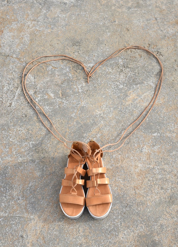 Sapato plataforma hot sale de amarrar