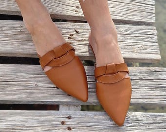 Mules de couro para mulheres, mocassins cor tabaco, chinelos de couro, mocassins gregos, sapatilhas sem fecho, mules de bico fino, sapatos baixos femininos, sapatilhas de salto baixo