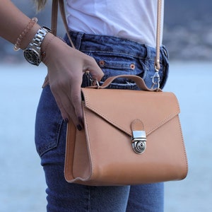 Crossbody Women Handbag, Brown leather bag for women, Shoulder bag with adjustable strap, Ladies purse, saddle bag, brown small backpack