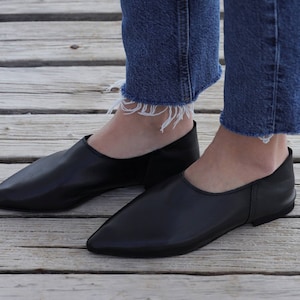 Suede Leather mules for Women, leather loafers, Women slippers, leather moccasins, slip on flats, pointy mules,Women loafers,soft leather Black