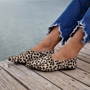 Leather mules shoes, women's loafers, black leather flats, black slippers, leather shoes, moccasins, slip on pointy mules, pvc sole Leopard