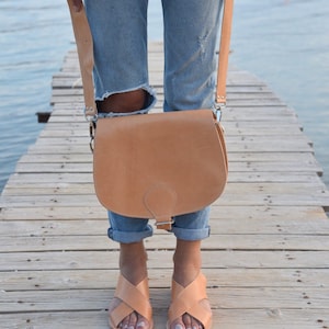 Umhängetasche, Saddle Bag, Ledertasche, Frauentasche, Lederhandtasche, Crossbody-Damentasche, Leder Geldbörse, mehrere Farben. Verstellbarer Riemen