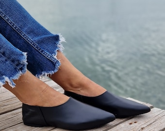 Leather mules shoes, women&#39;s loafers, black leather flats, black slippers, leather shoes,  moccasins, slip on pointy mules, pvc sole,