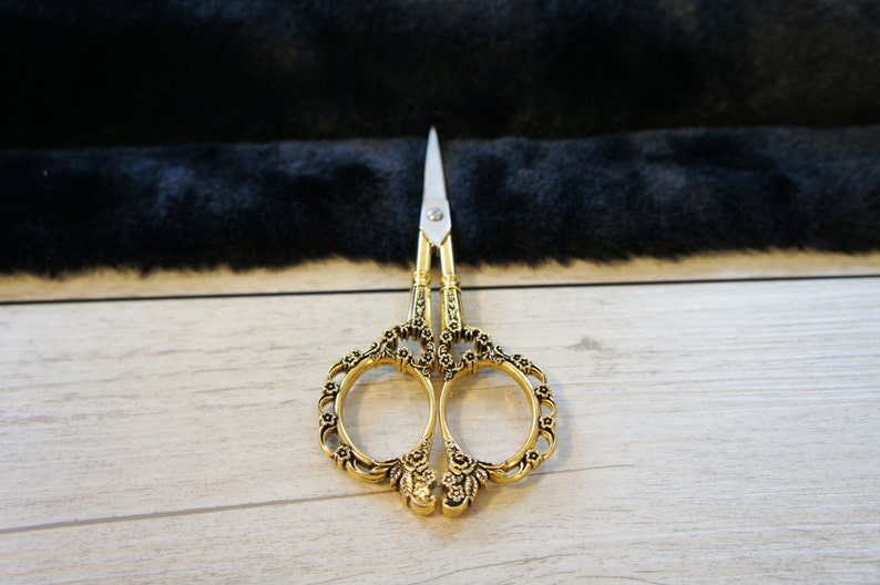 perfect gift embroidery scissor sewing supplies Stainless Steel Scissors look Antique scissor GOLD Sewing scissor decorative scissor