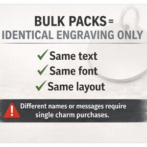 Może przedstawiać: Obraz z tekstem: "BULK PACKS = IDENTICAL ENGRAVING ONLY." Zawiera znaki wyboru dla "Ten sam tekst", "Ta sama czcionka" i "Ten sam układ". Ikona ostrzegawcza wskazuje, że r&oacute;żne nazwy lub wiadomości wymagają zakupu pojedynczych zawieszek.