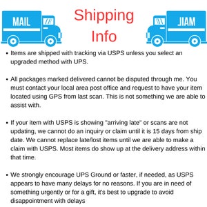Puede incluir: Informaci&oacute;n de env&iacute;o para pedidos en l&iacute;nea. El texto indica que los art&iacute;culos se env&iacute;an con seguimiento a trav&eacute;s de USPS, a menos que se seleccione un m&eacute;todo mejorado con UPS. El texto tambi&eacute;n indica que todos los paquetes marcados como entregados no se pueden disputar y que los clientes deben comunicarse con su oficina de correos local si tienen problemas con la entrega. El texto tambi&eacute;n indica que si un art&iacute;culo muestra "llegada tard&iacute;a" o las exploraciones no se est&aacute;n actualizando, los clientes deben esperar 15 d&iacute;as a partir de la fecha de env&iacute;o antes de comunicarse con el vendedor. El texto tambi&eacute;n alienta a los clientes a utilizar UPS Ground o m&eacute;todos de env&iacute;o m&aacute;s r&aacute;pidos para evitar retrasos.