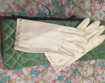 Vintage white midcentury modern gloves with wrist detail