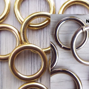 Brass rings (gold colour) and chrome rings (silver colour)