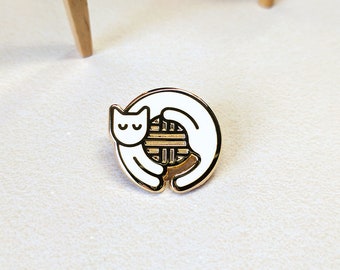 White Cat Enamel Pin - Cute Cat Pin Badge - White and Gold Pin - Great Cat Lady Gift - Cat Lovers Pin Badge - Playful Cat Lapel Pin