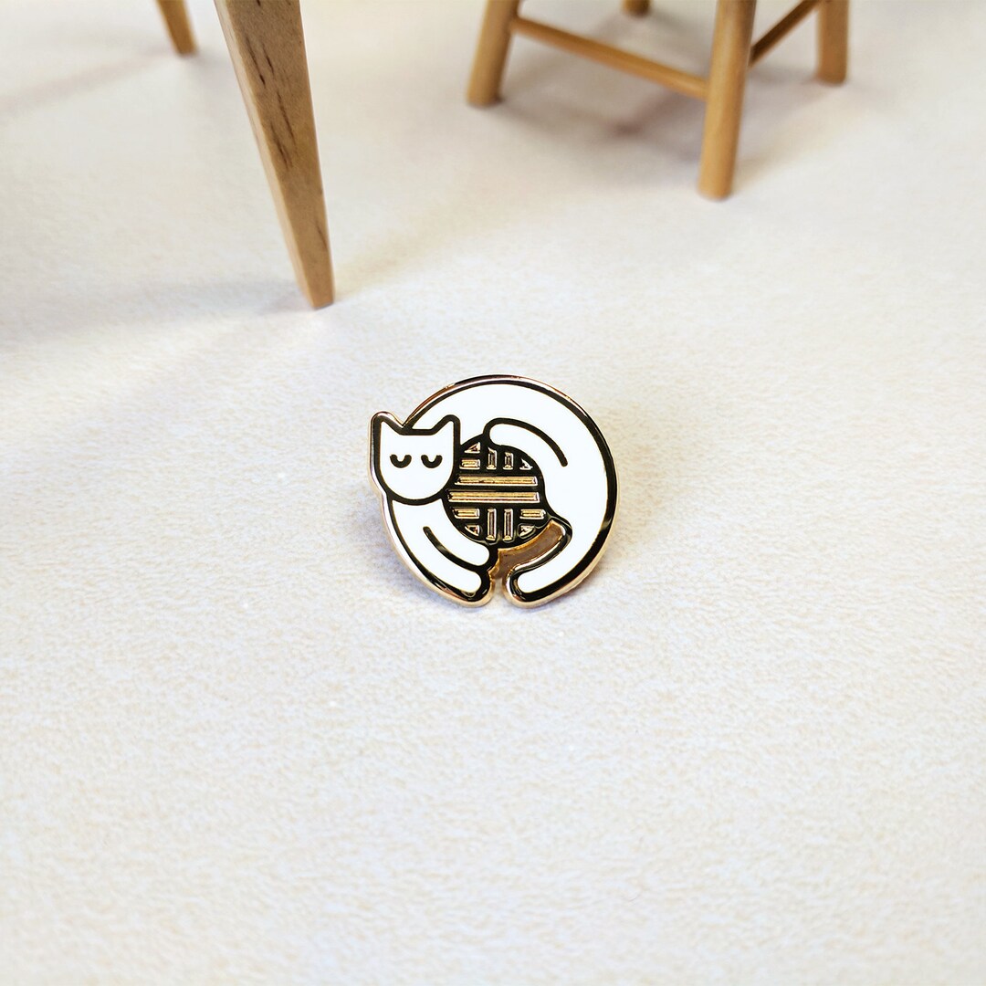White Cat Enamel Pin - Cute Cat Pin Badge - White and Gold Pin - Great ...
