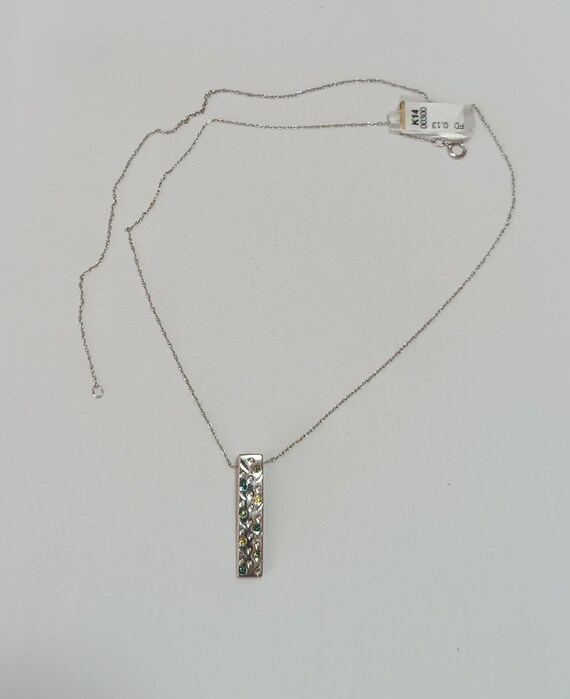 14K ホワイト ゴールド (585) バー ペンダント、ファンシー カラー 