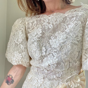 Vintage 60s/70s Lace Cream Color Dress/ Lantern Sleeves / Satin Bow/ Front Slit Size M