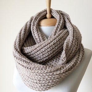 Chunky Knit Scarf Soft Wool Infinity Scarf Knit Infinity Scarf Womens Scarves Fall Winter Fashion Knit Cowl / FAST DELIVERY