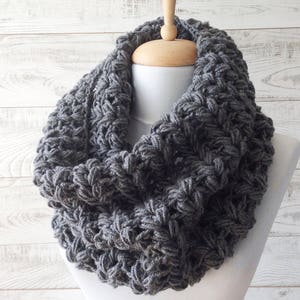 Knit Infinity Scarf Chunky Scarf Crochet  Scarf Cowl Winter Scarf Christmas Gift  / Many Colors / FAST  SHIPPING