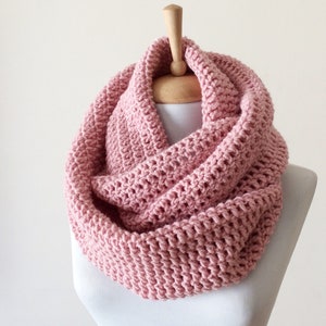 Chunky knit infinity scarf wool scarf chunky knit scarf circle winter scarf womens scarf / FAST DELIVERY