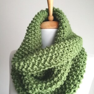Chunky Scarf Infinity Scarf Knit Cowl Winter Scarf Circle Scarf Crochet Cowl Many Colors / Fast Delivery