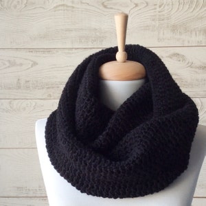 Mens, infinity scarf, knit scarf, black scarf, mens fashion accessories / Fast Delivery & Custom Colors