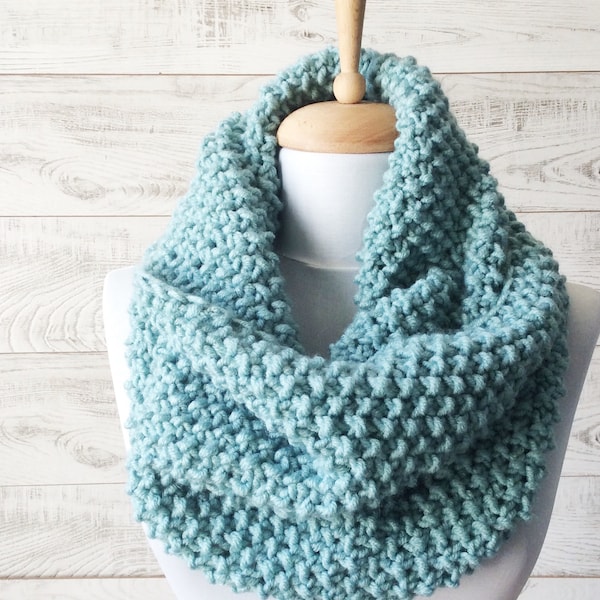 Chunky Knit Scarf Blue Seed Stich Scarf Knit Infinity Scarf Womens Scarves Fall Winter Fashion Knit Cowl / FAST DELIVERY