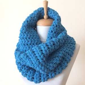 Chunky Scarf Infinity Scarf Knit Cowl Winter Scarf Circle Scarf Crochet Cowl Many Colors / Fast Delivery