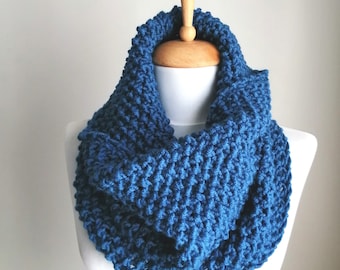 Chunky Knit Scarf Blue Seed Stich Scarf Knit Infinity Scarf Womens Scarves Fall Winter Fashion Knit Cowl / FAST DELIVERY