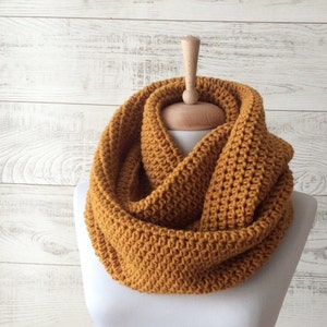 Scarf, infinity scarf, knit scarf, knit cowl,  circle scarf, chunky scarf Many Colors FAST DELIVERY