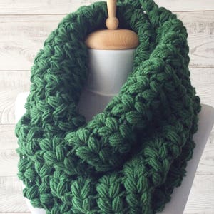 Chunky Scarf Infinity Scarf Knit Cowl Winter Scarf Circle Scarf Crochet Cowl Many Colors / Fast Delivery