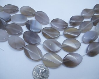 On sale! Gray agate spiral oval beads. 22x30mm gray gemstone beads. focal beads. DIY loose beads