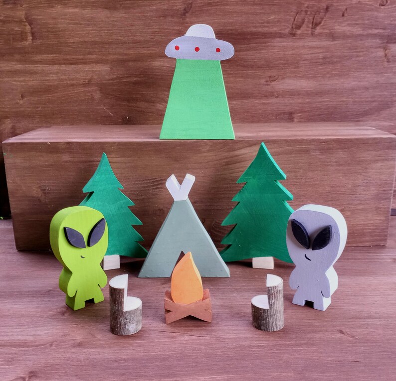 Campground Alien Set: Extraterrestrial Camping Decor, Alien Gift - Etsy
