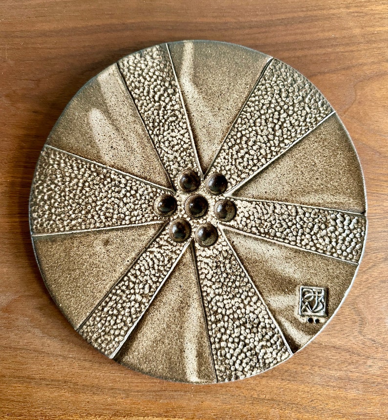 Vintage 9.25 Cosanti Originals ceramic plate or trivet / round pottery tile from the studio of Paolo Soleri image 9