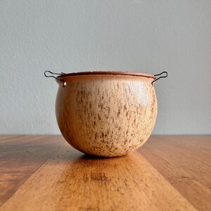Cute hanging planter / pottery cache pot with swirl pattern