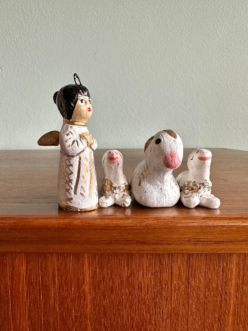 Vintage nativity replacement pieces / Mexican folk art chalkware creche / Christmas Xmas decor / Mary, angel and animals image 4
