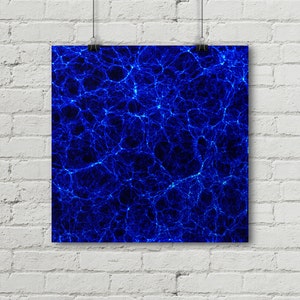 Puede incluir: Impresión digital abstracta con un patrón azul y negro de líneas y puntos que giran. El patrón se asemeja a una red de líneas interconectadas.