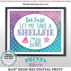 Puede incluir: Una impresión digital imprimible de 20,3 x 25,4 cm con temática de sirena. La impresión presenta un fondo de escamas de sirena rosa, morado y azul con un óvalo blanco en el centro. El óvalo contiene el texto "But First. Let Me Take A Shellfie" con una concha rosa, una cámara y una estrella de mar. El texto "Oh Snap!" está debajo de la cámara. La parte inferior de la impresión tiene el texto "PRINTS by Ma design".
