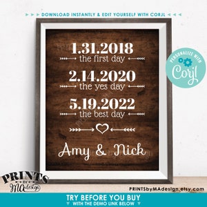 Puede incluir: Un cartel imprimible con un fondo de madera que presenta tres fechas y el texto "el primer d&iacute;a", "el d&iacute;a del s&iacute;" y "el mejor d&iacute;a". El cartel tambi&eacute;n incluye los nombres "Amy & Nick" y el texto "Personalizar con Corjl".