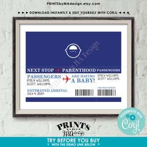 Puede incluir: Una tarjeta de anuncio de beb&eacute; imprimible azul y blanca con un avi&oacute;n y el texto "Next Stop Parenthood Passengers Are Having A Baby!" La tarjeta tambi&eacute;n incluye los nombres "Emily Williams" y "Scott Williams" y la fecha "July 4, 2024".