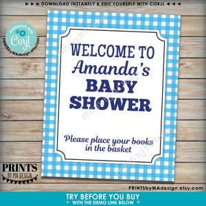 Puede incluir: Un cartel de baby shower azul y blanco a cuadros vichy con el texto "Bienvenido a la baby shower de Amanda" y "Por favor, coloque sus libros en la cesta".