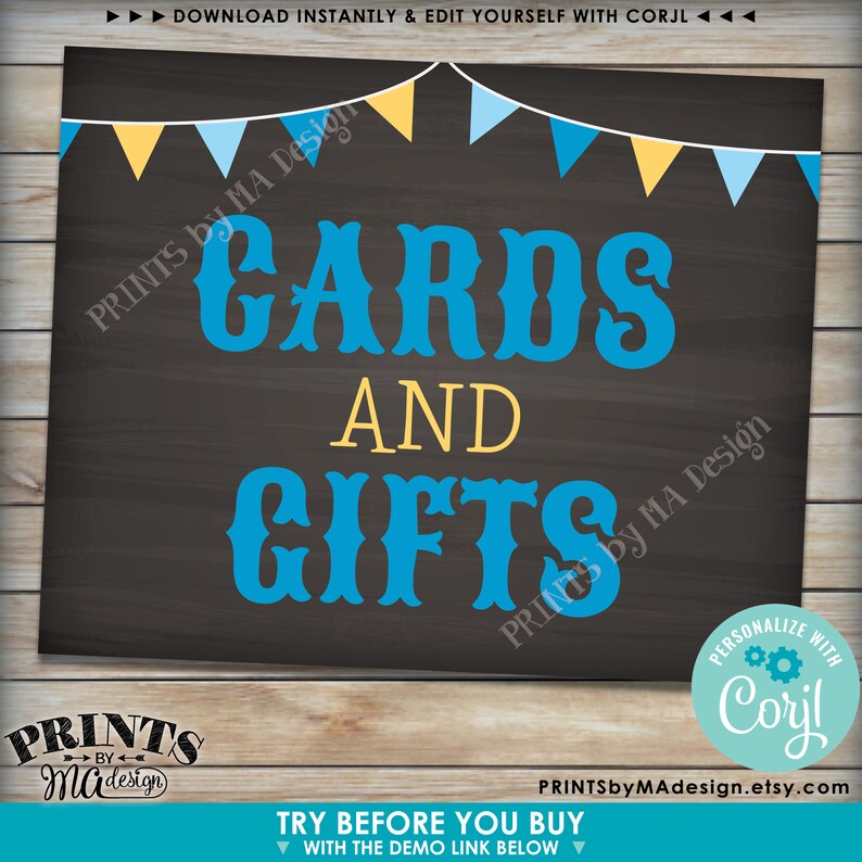 Puede incluir: Un cartel imprimible con fondo de pizarra y una guirnalda azul y amarilla en la parte superior. El cartel dice "CARDS AND GIFTS" en una fuente azul y blanca. El cartel es para una fiesta o evento.