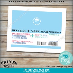 Puede incluir: Una invitaci&oacute;n de baby shower imprimible azul y rosa en forma de boleto de avi&oacute;n. El texto dice "Pr&oacute;xima parada Padres Pasajeros" con los nombres Jennifer Munson y Alexander Munson como pasajeros. La fecha de llegada estimada es el 18 de septiembre de 2024. El texto "Rosa o Azul, &iexcl;Cualquiera de los dos sirve!" est&aacute; impreso en rosa.