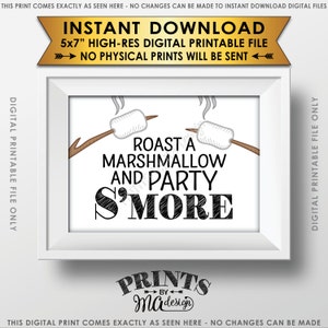 Puede incluir: Un archivo digital imprimible de 5x7 pulgadas con un fondo blanco y texto negro que dice "Roast a marshmallow and party s'more". El texto está rodeado por dos ilustraciones de malvaviscos en palos sobre una fogata.
