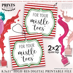 Puede incluir: Dos etiquetas de regalo imprimibles con fondo a rayas rojo y blanco y ribete verde. Las etiquetas muestran el texto "For your mistle toes" en blanco. Las etiquetas miden 2x2 pulgadas.