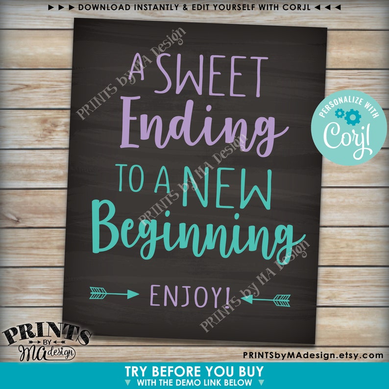Puede incluir: Un letrero negro estilo pizarra con las palabras "A Sweet Ending To A New Beginning" en escritura lavanda y verde azulado. La palabra "Enjoy!" est&aacute; debajo con acentos de flecha. El letrero est&aacute; sobre un fondo de madera.