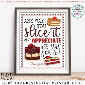 Könnte beinhalten: Druckbarer 8x10 Zoll Schild mit einem roten, weißen und schwarzen Farbschema. Das Schild hat ein Bäckereithema mit drei Tortenstücken und dem Text "Wie auch immer du es schneidest, wir schätzen alles, was du tust! Danke!"