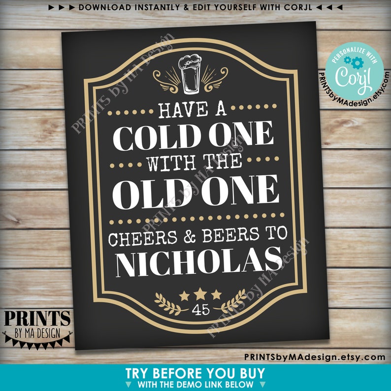 Pu&ograve; includere: Segno stampabile nero e dorato con il testo "Have a cold one with the old one. Cheers & beers to Nicholas. 45".