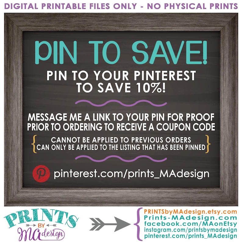 Puede incluir: Un letrero de pizarra con el texto "PIN TO SAVE!" y "PIN TO YOUR PINTEREST TO SAVE 10%!"  El letrero tambi&eacute;n incluye instrucciones sobre c&oacute;mo recibir un c&oacute;digo de cup&oacute;n para un descuento en una compra. El letrero est&aacute; enmarcado en un marco de madera oscura.